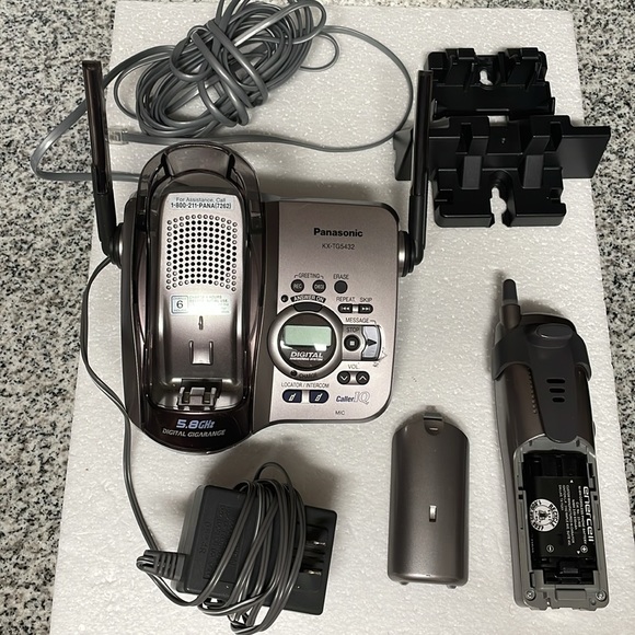 EUC Panasonic Digital House Phone Built In answering machine Model# KX-TG5432 - Picture 4 of 10